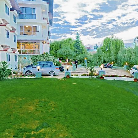 Royal Jardin Whistling Pines Resort Shimla Eksteriør bilde