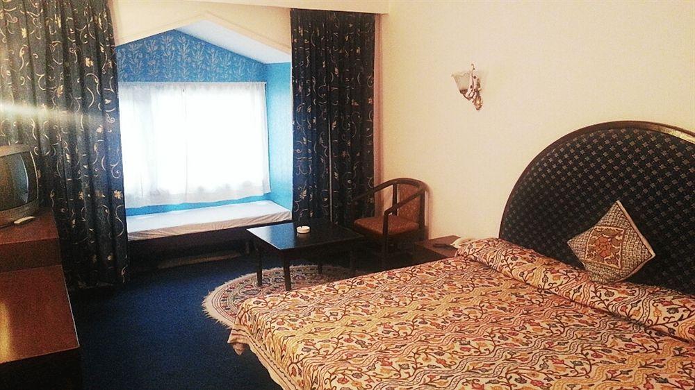 Royal Jardin Whistling Pines Resort Shimla Eksteriør bilde