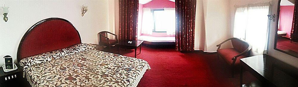 Royal Jardin Whistling Pines Resort Shimla Eksteriør bilde