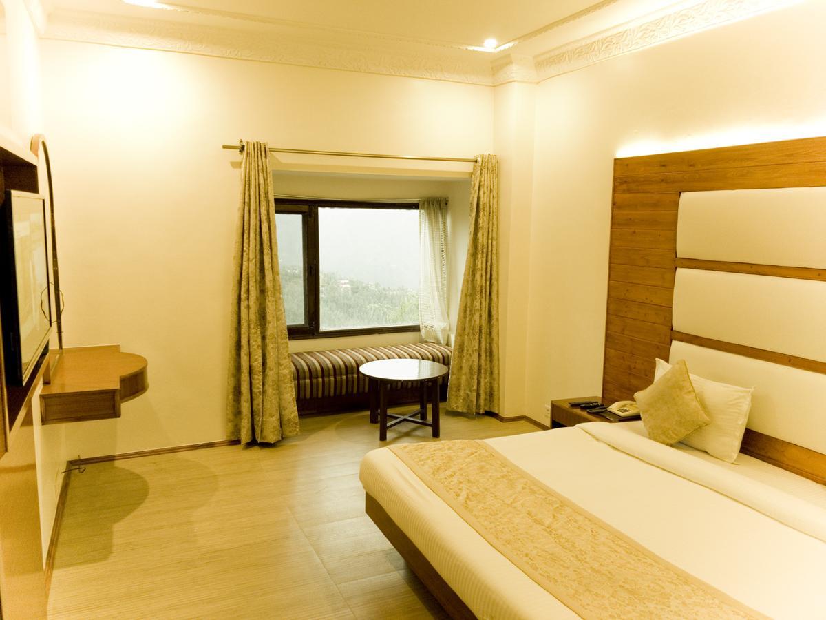 Royal Jardin Whistling Pines Resort Shimla Eksteriør bilde