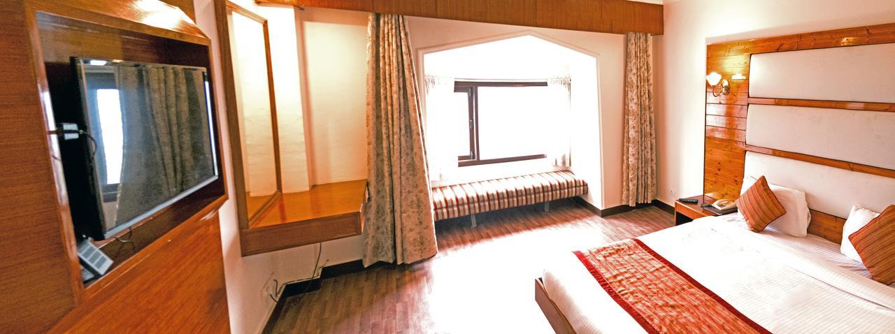 Royal Jardin Whistling Pines Resort Shimla Eksteriør bilde