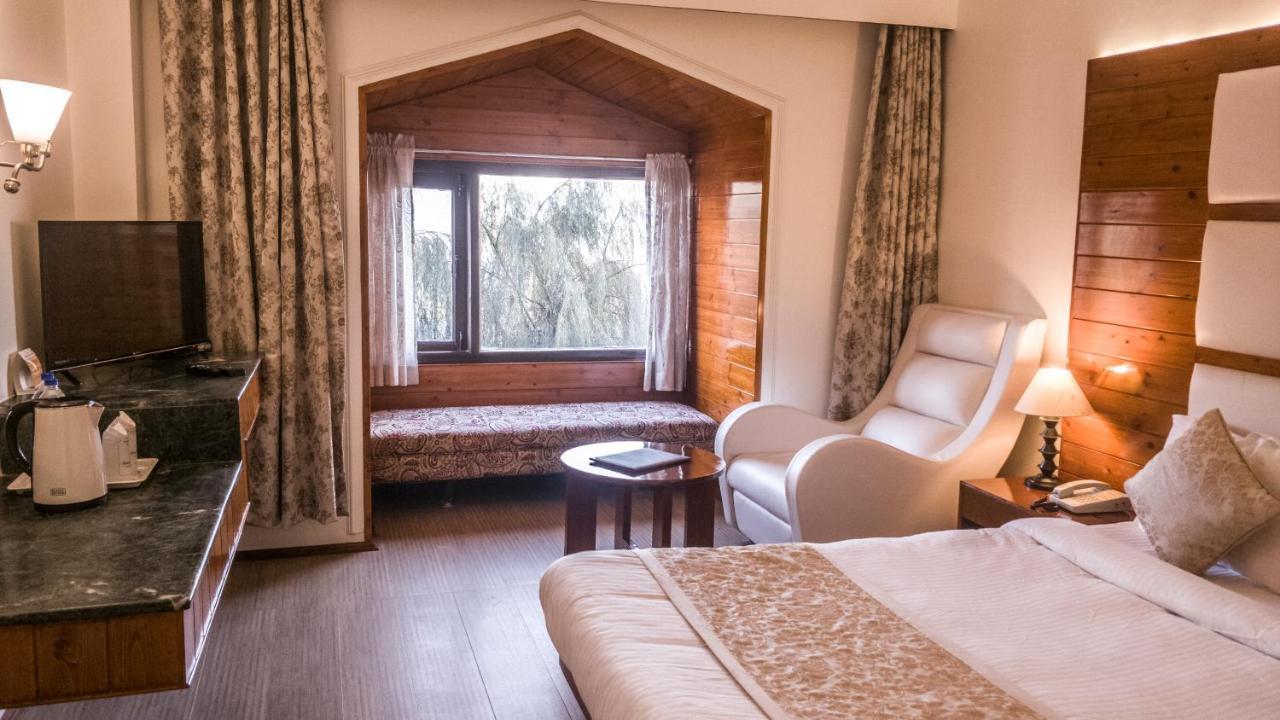 Royal Jardin Whistling Pines Resort Shimla Eksteriør bilde