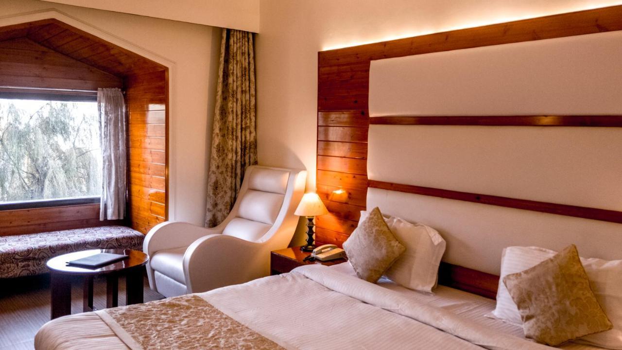 Royal Jardin Whistling Pines Resort Shimla Eksteriør bilde