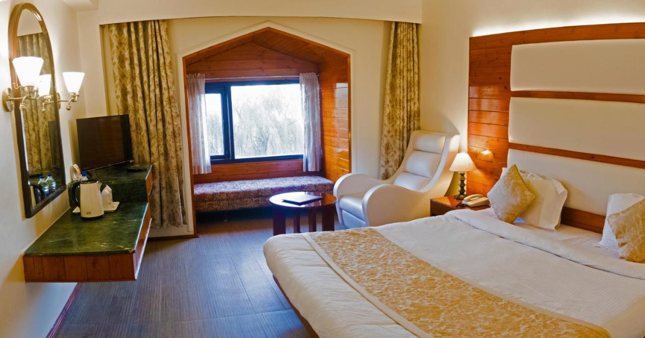 Royal Jardin Whistling Pines Resort Shimla Eksteriør bilde